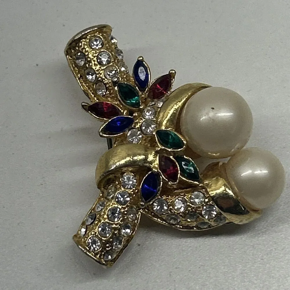 Vintage Gold Tone Rhinestone And Faux‎ Pearl Bow Dress Clip